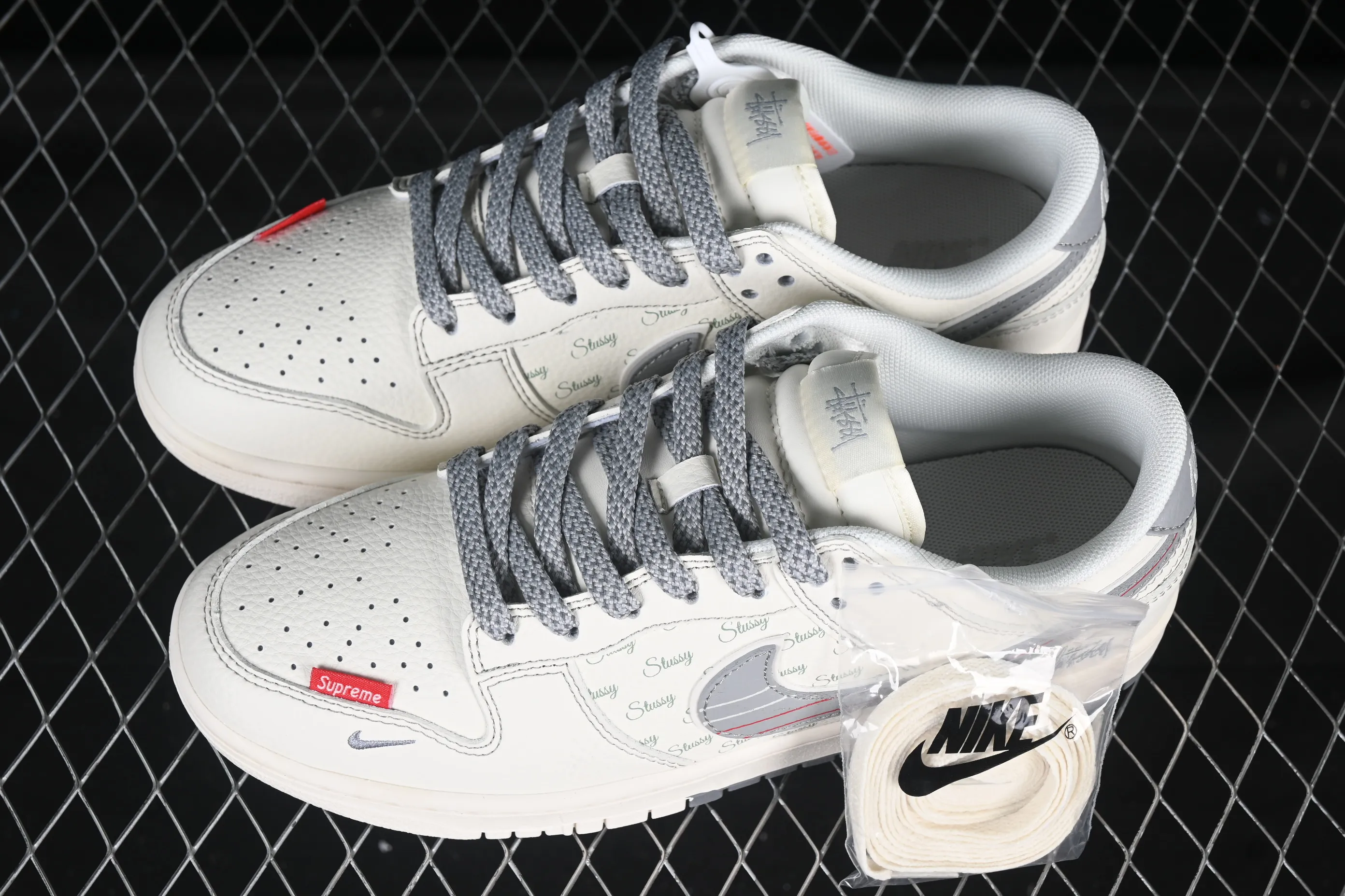 All categories Nk SB Dunk Series Nk SB Dunk Low High-end customized low-top sneakers Nike SB Dunk Low Stusi co-branded striped hook Anniversary high-end customized low-top casual sneakers XS6089-535
